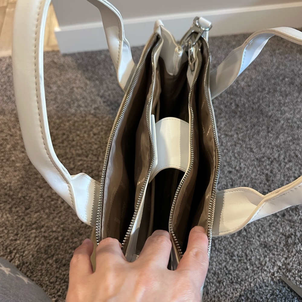 DKNY Tan and White Tote Bag - Picture 9 of 17